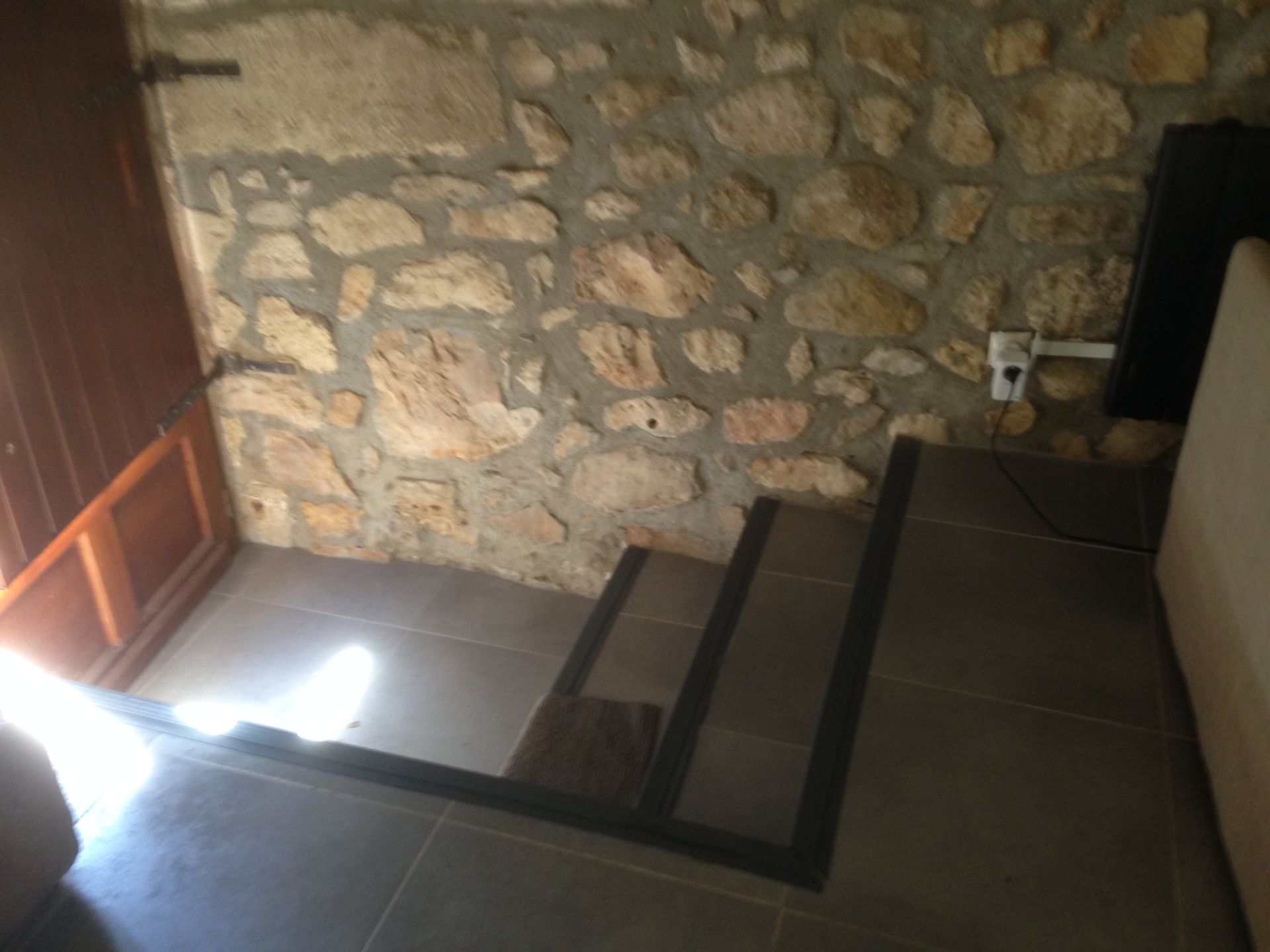 Mur en pierre et escaliers