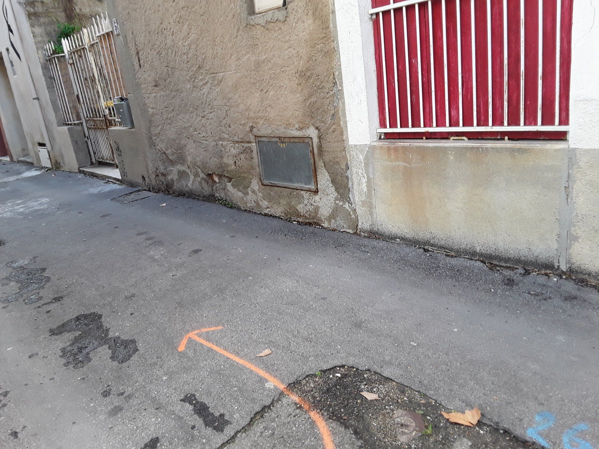 Humidité visible sur un bâtiment historique