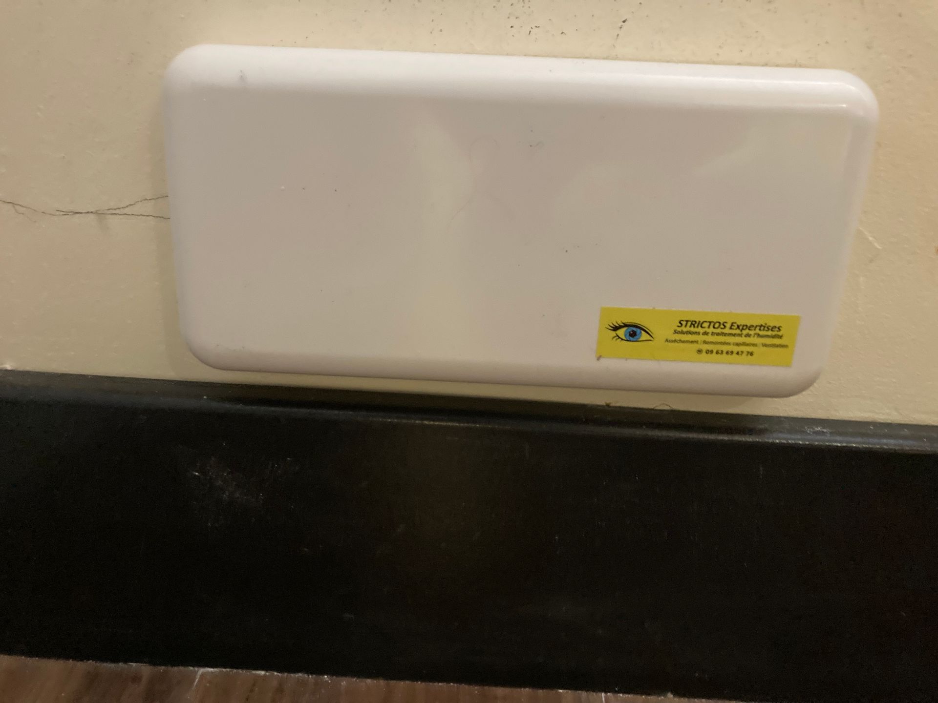 Traitement de l'humidité avec un boîtier blanc