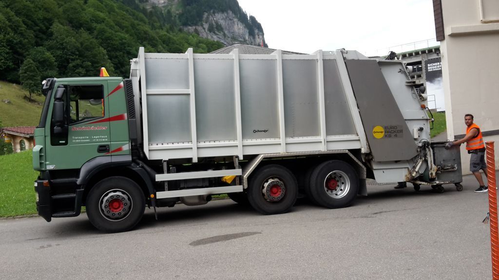 Fahrzeuge - Schönbächler Transporte AG