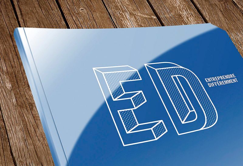 Une couverture de magazine bleu avec une finition de pelliculage brillant.