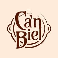 Logotipo estilizado marrón de “Cán Biel” con líneas circulares decorativas sobre un fondo beige claro.