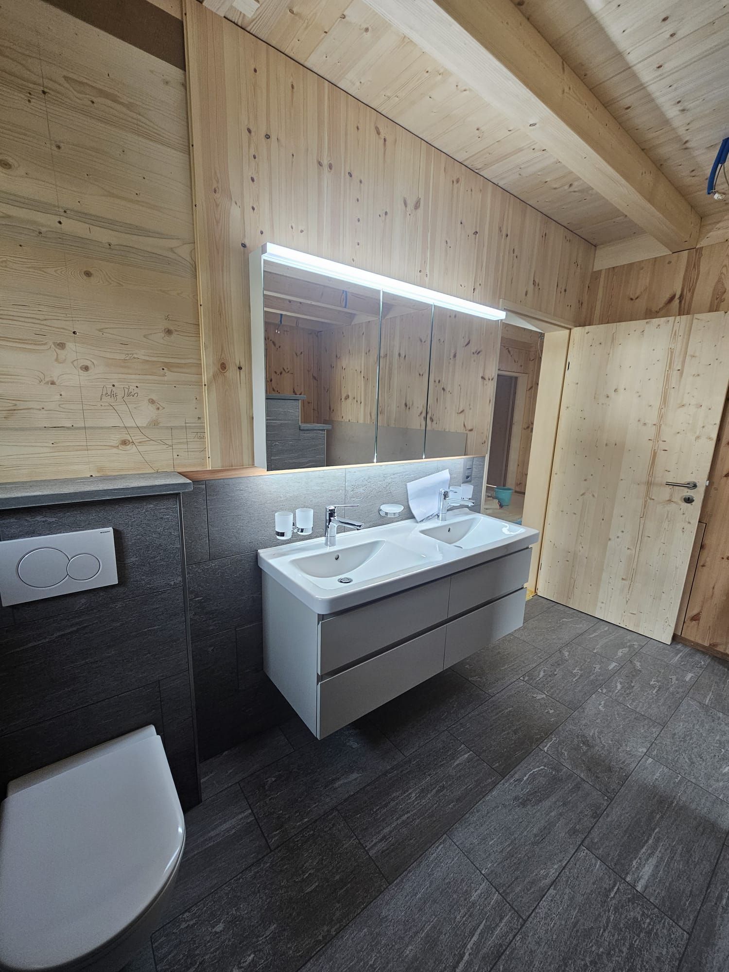 Wandbelag vom RUI Plattenleger