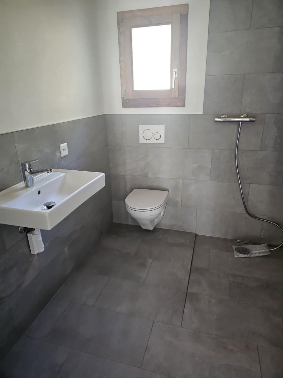 Wnd- und Bodenbelag für Badezimmer vom RUI Plattenleger