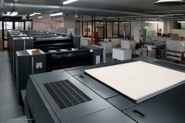 Raum mit großen Druckern