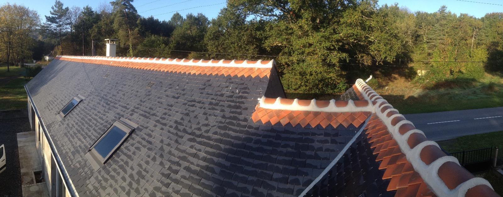 Charpente et Couverture avec faîtage décoratif à Bourgueil.