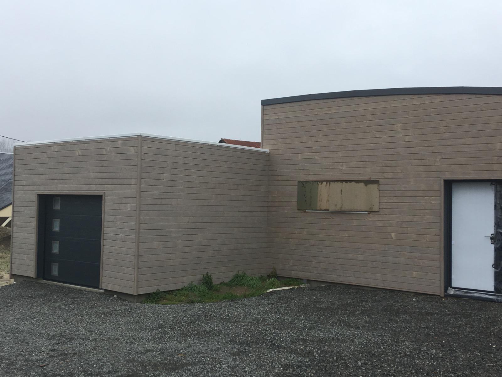 Construction d'une maison cube.