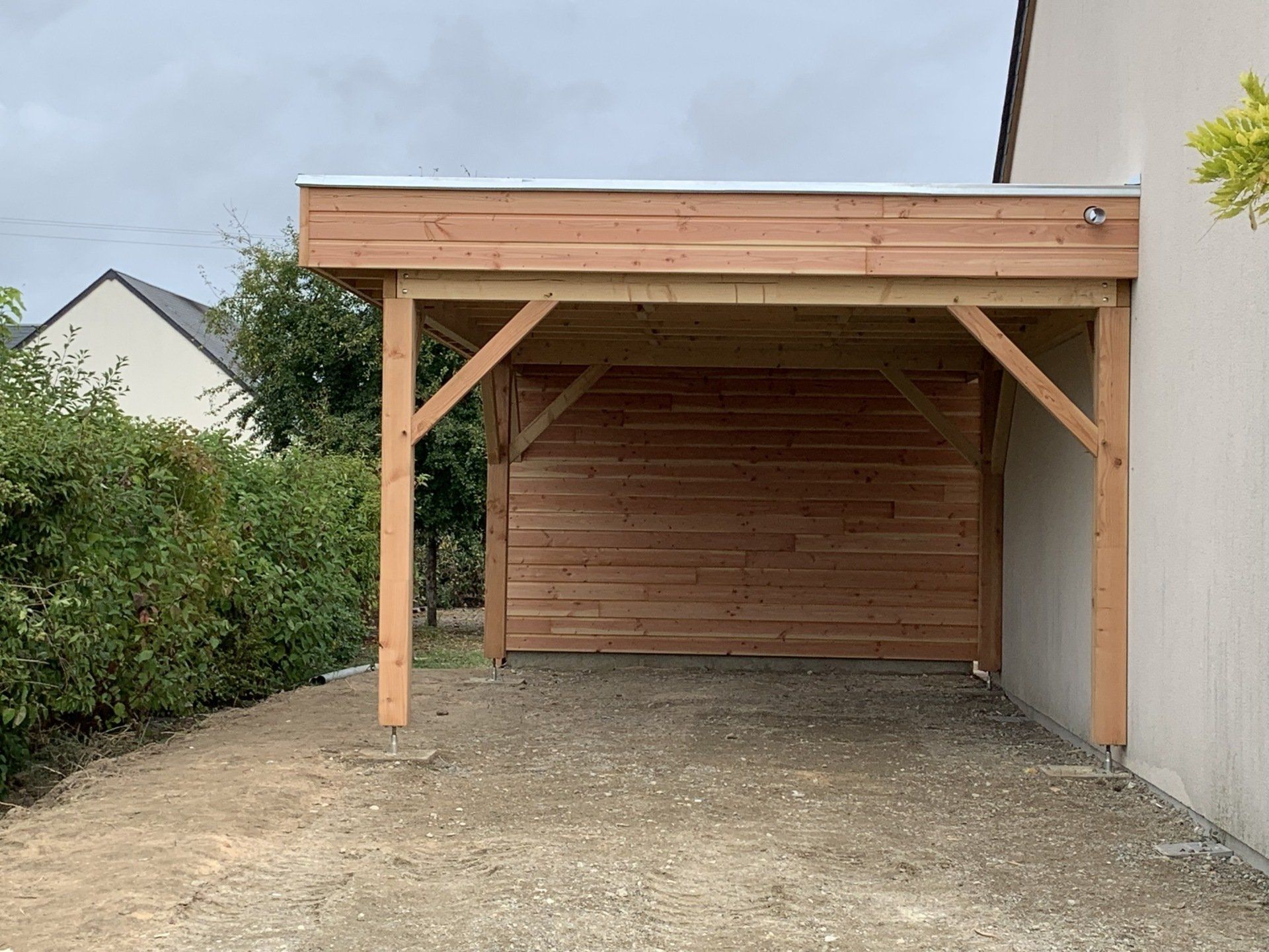 Agrandissement avec ossature en bois pour place de parking