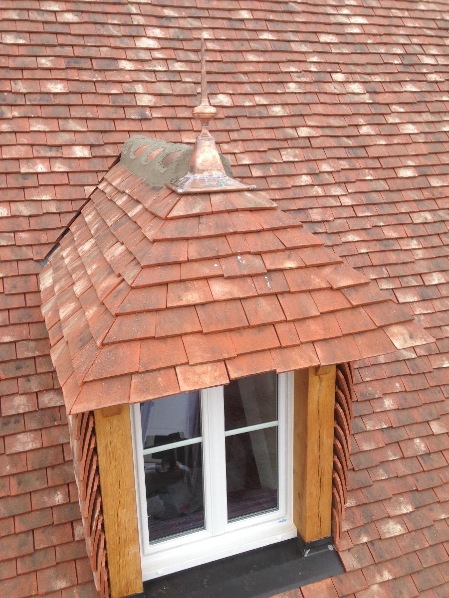 Couverture Tuiles plates à Benais.