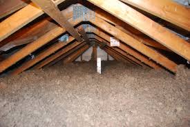 Isolation des combles avec de la laine.