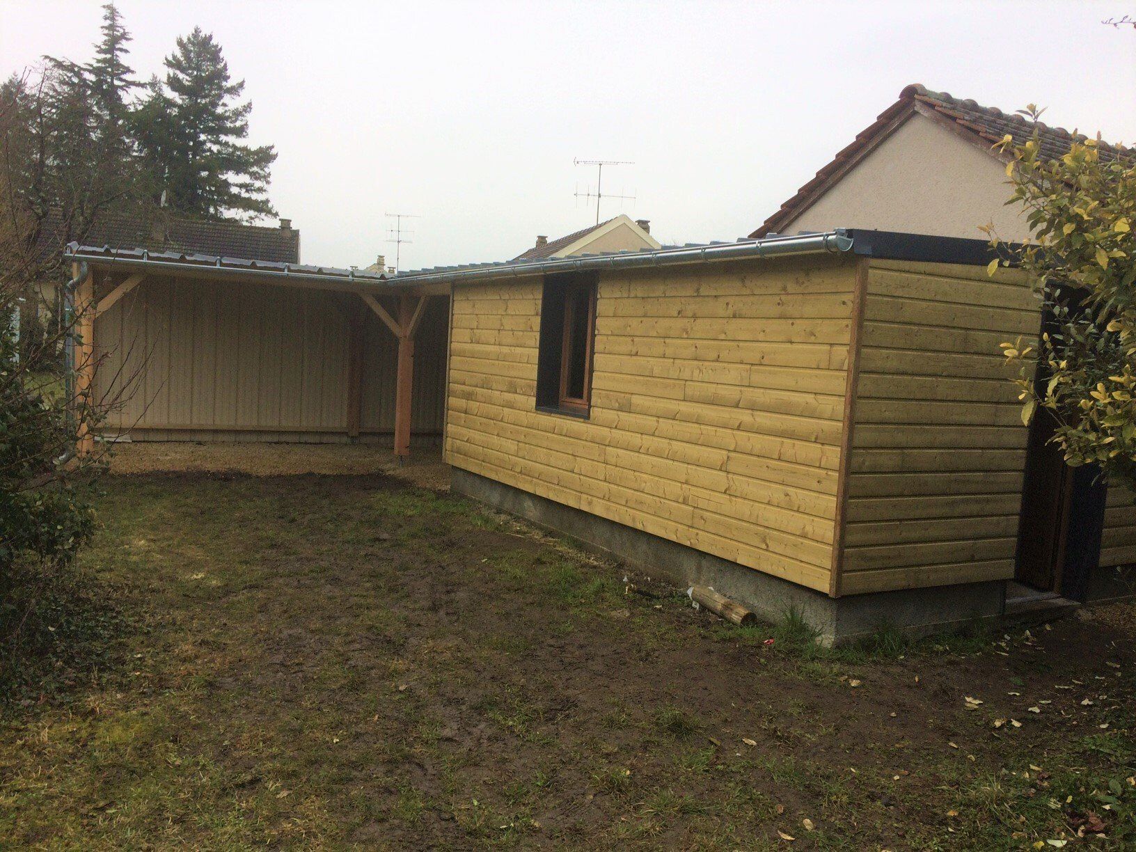 Agrandissement avec ossature en bois dans le jardin