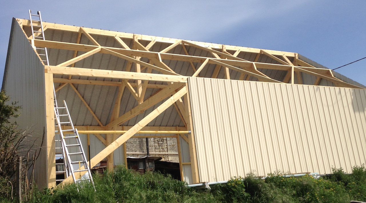 Charpente et Couverture d'un Hangar à St Nicolas de Bourgueil.