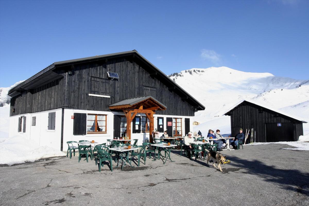 Terrasse face au restaurant
