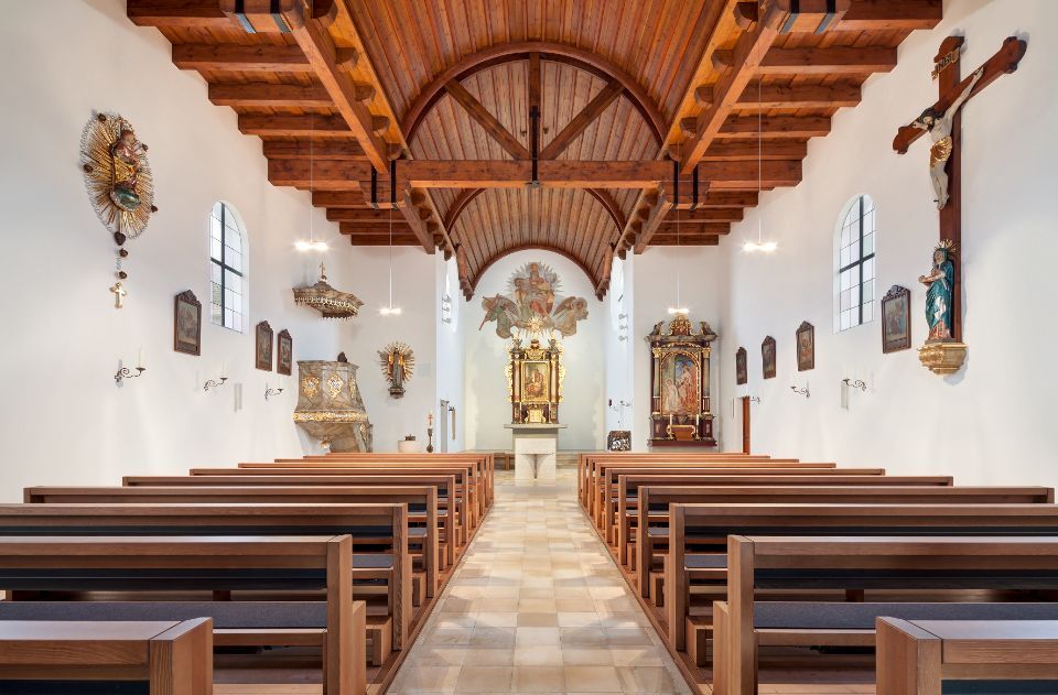 Innenraum von Kirche restauriert durch Müllner Werkstätten