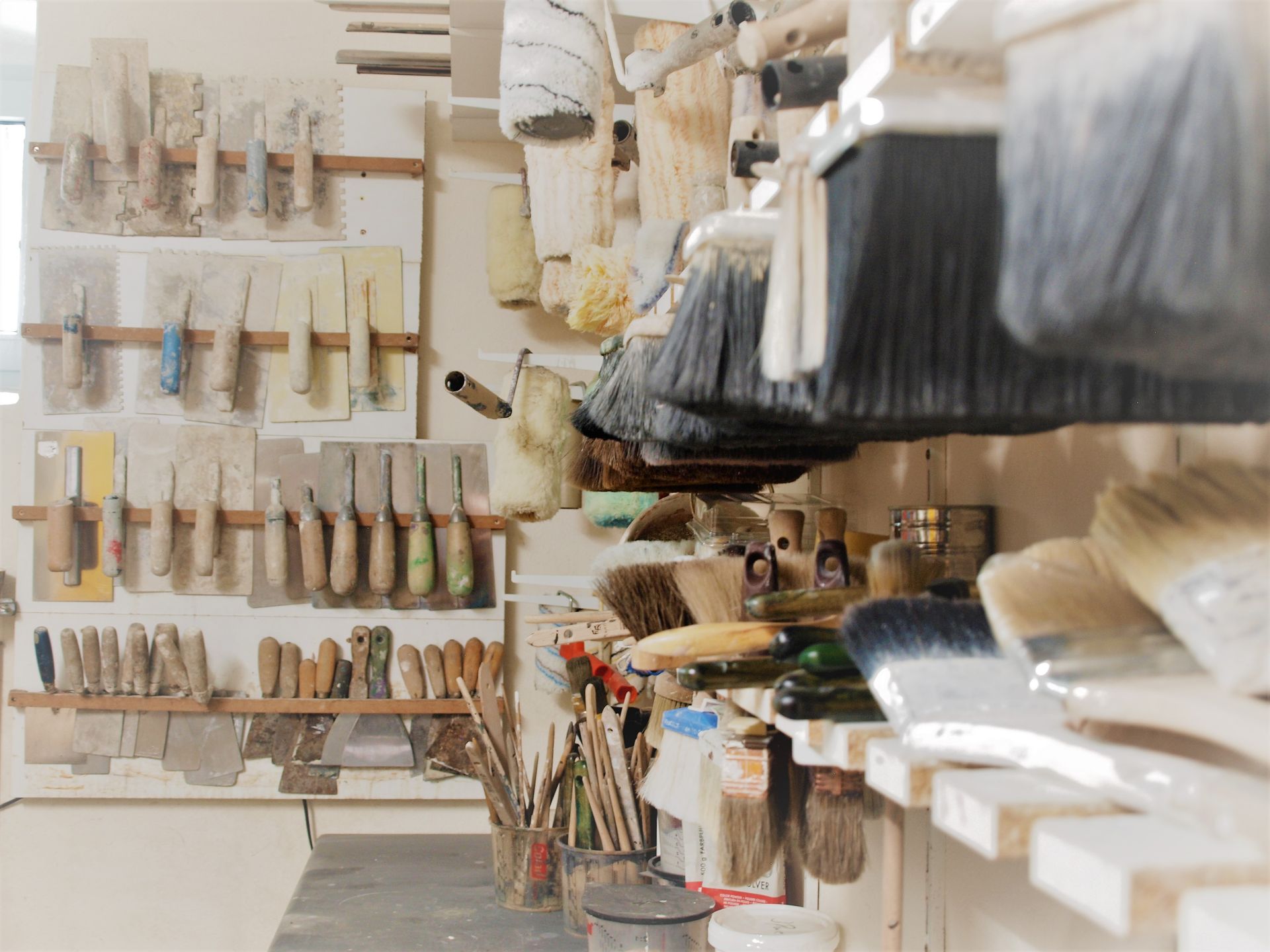 Wand wird frisch gestrichen