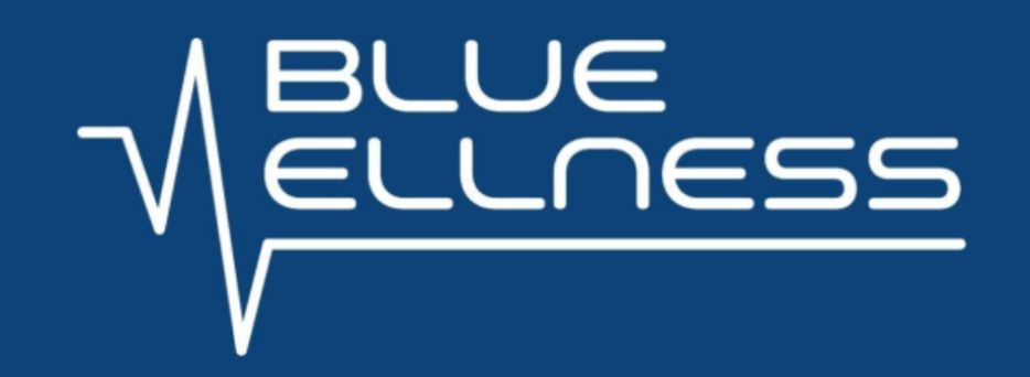 Logotipo de Blue Wellness, texto blanco sobre fondo azul. Presenta un latido de corazón junto a la palabra 