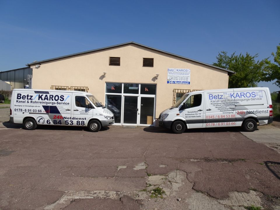 Zwei Transporter für Rohrreinigung