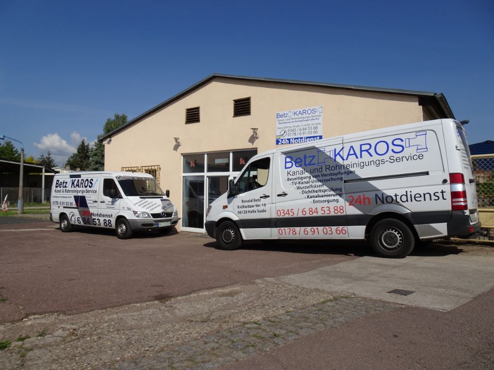 Zwei Transporter für Rohrreinigung