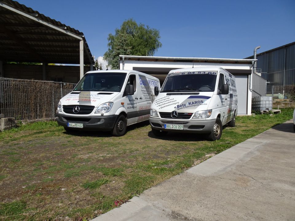 Zwei Transporter für Rohrreinigung