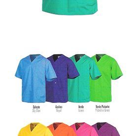 Varias blusas de diferentes colores están alineadas en una fila
