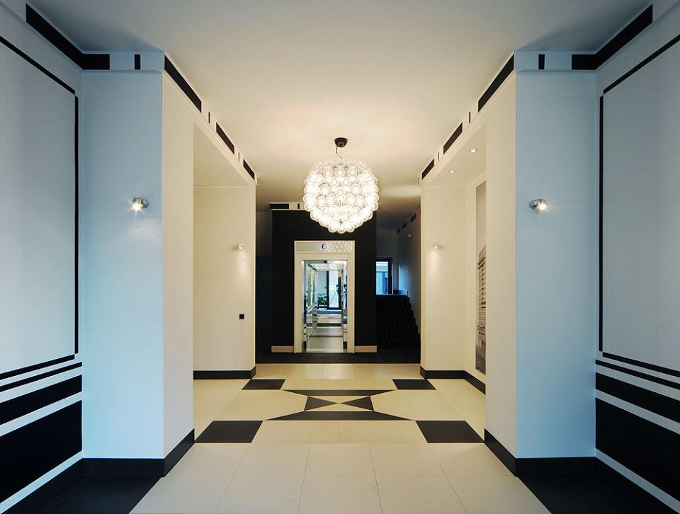 R & S Aufzugbau GmbH – Aufzug im Foyer