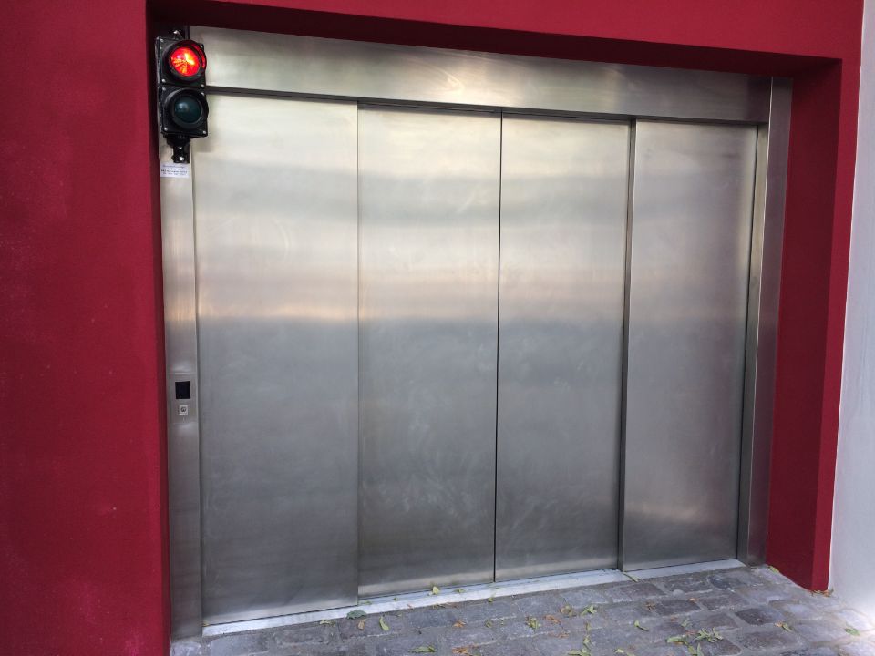 R & S Aufzugbau GmbH – Aufzug