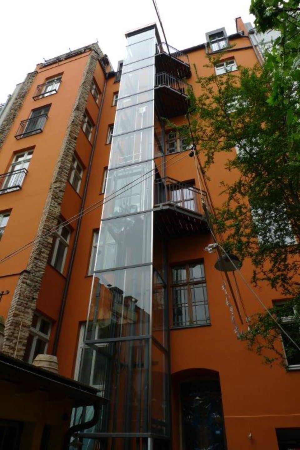 R & S Aufzugbau GmbH – Haus mit Aufzug