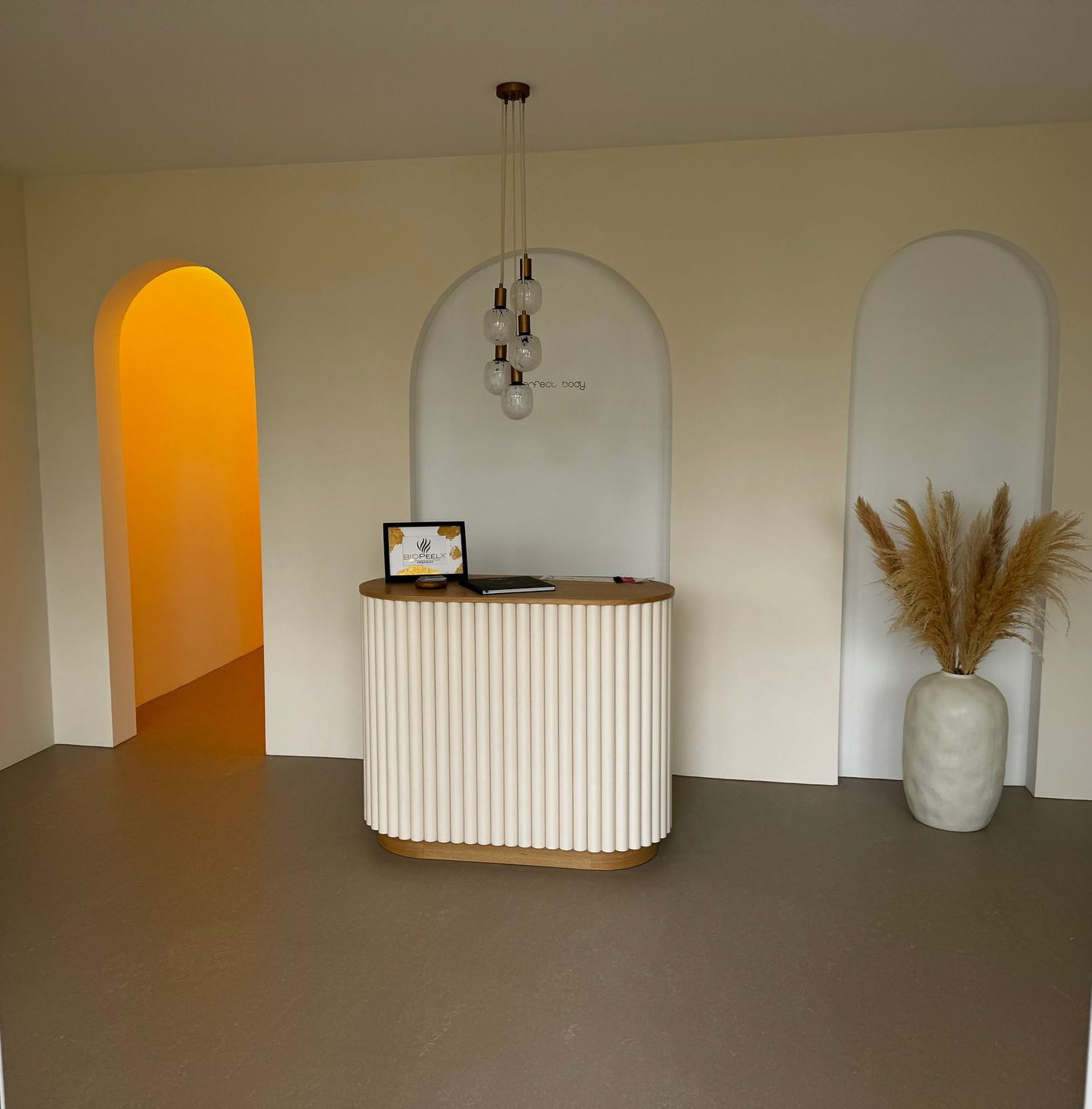 Rezeption und Eingangsbereich von x perfect body.