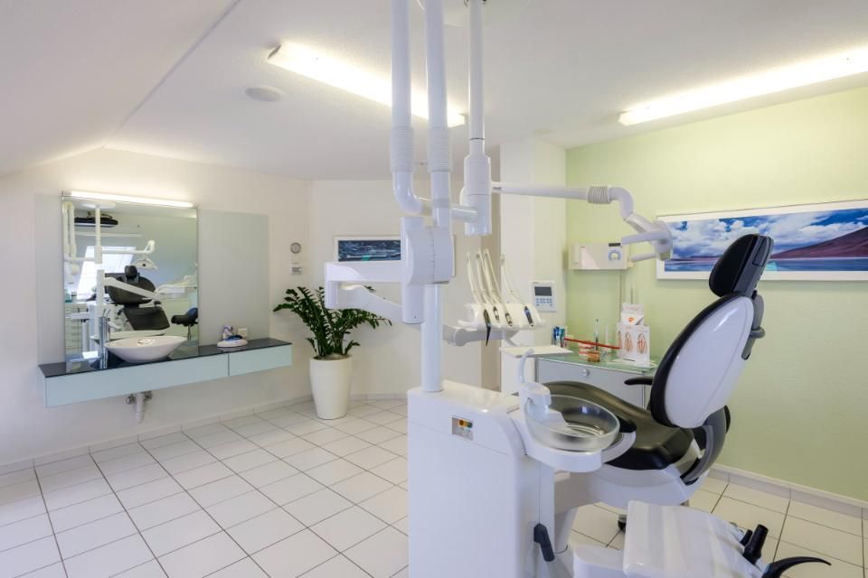 Behandlungsraum von der Praxis Walter A. Aeschbacher