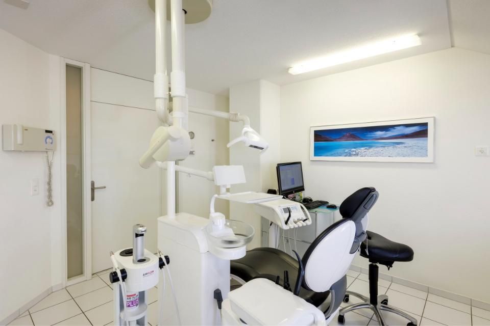 Behandlungsraum von der Praxis Walter A. Aeschbacher