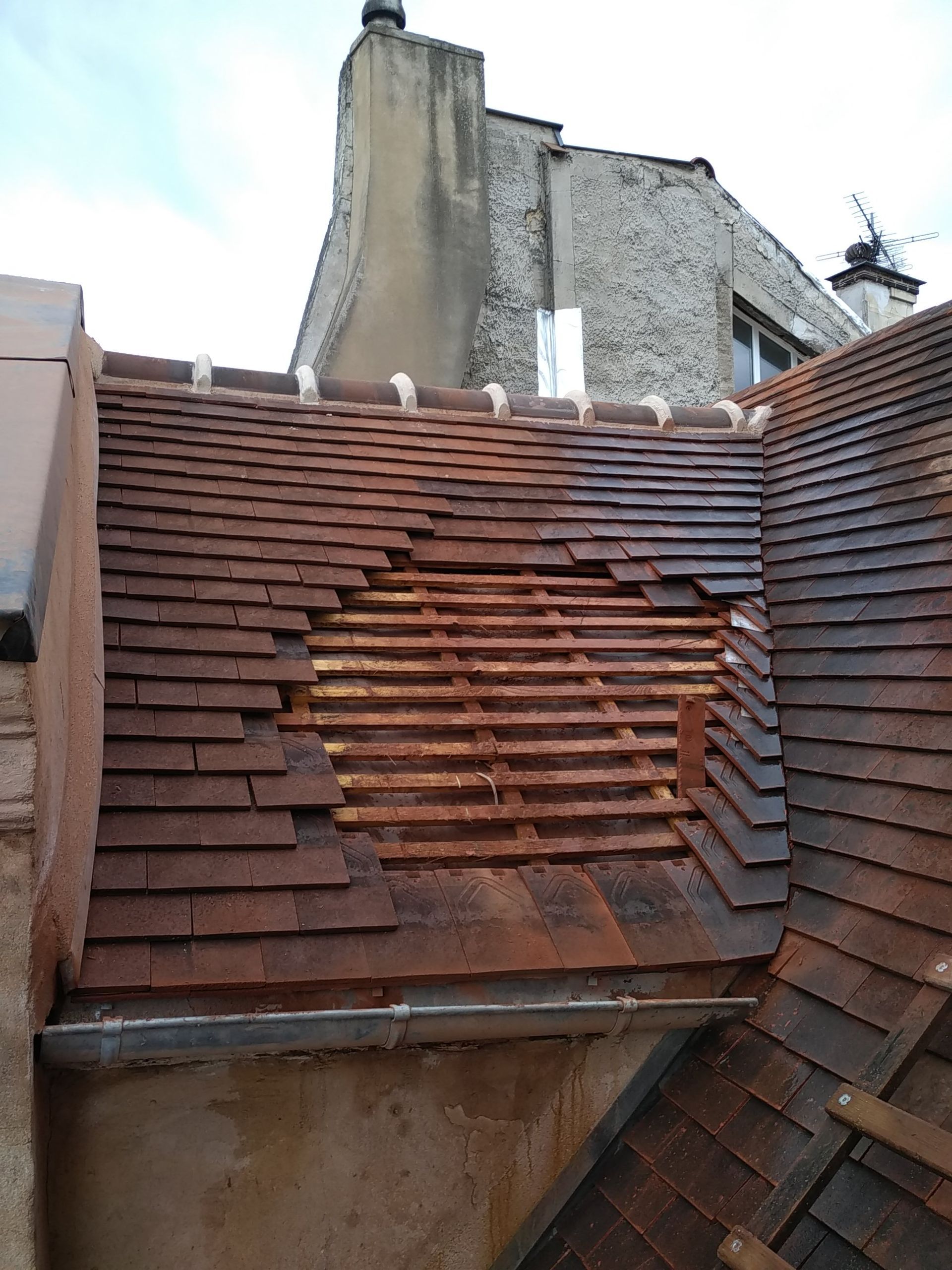 Trou dans une toiture