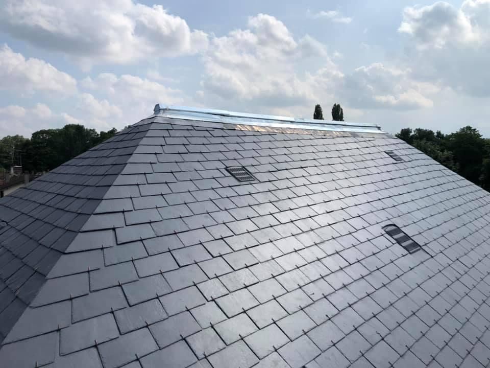 Toit en ardoises étanchéifié