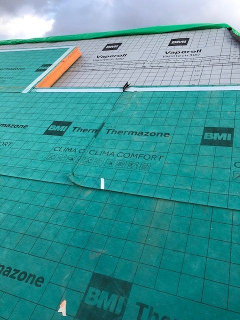 Pose d'isolant de toiture