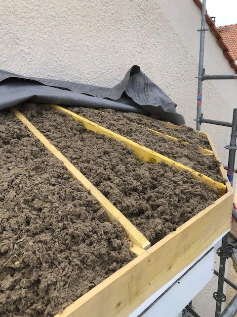 Installation d'un nouvel isolant dans la toiture