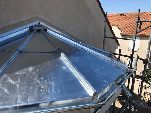 Petite toiture en zinc