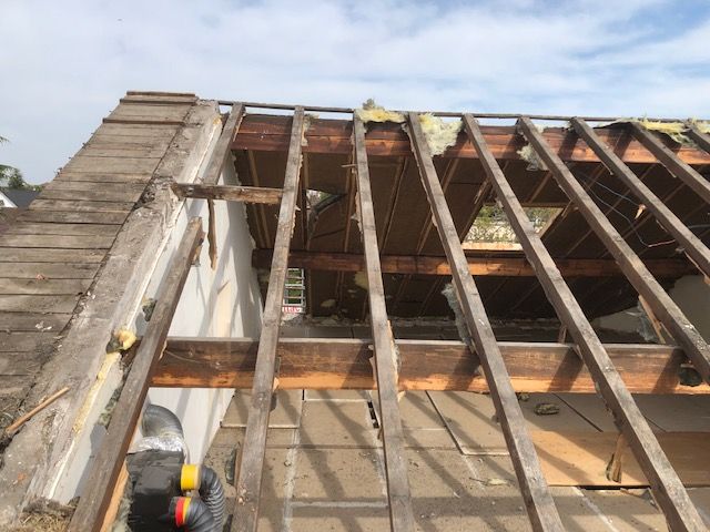 Toit après avoir enlevé les tuiles