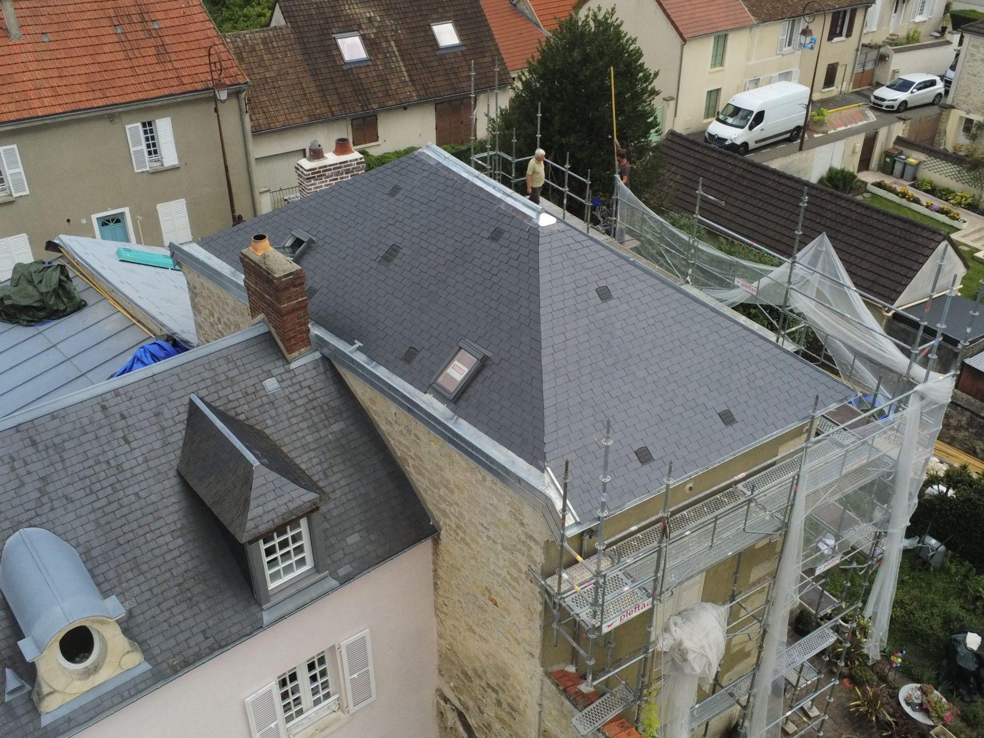 Rénovation de la toiture en ardoises d'un manoir