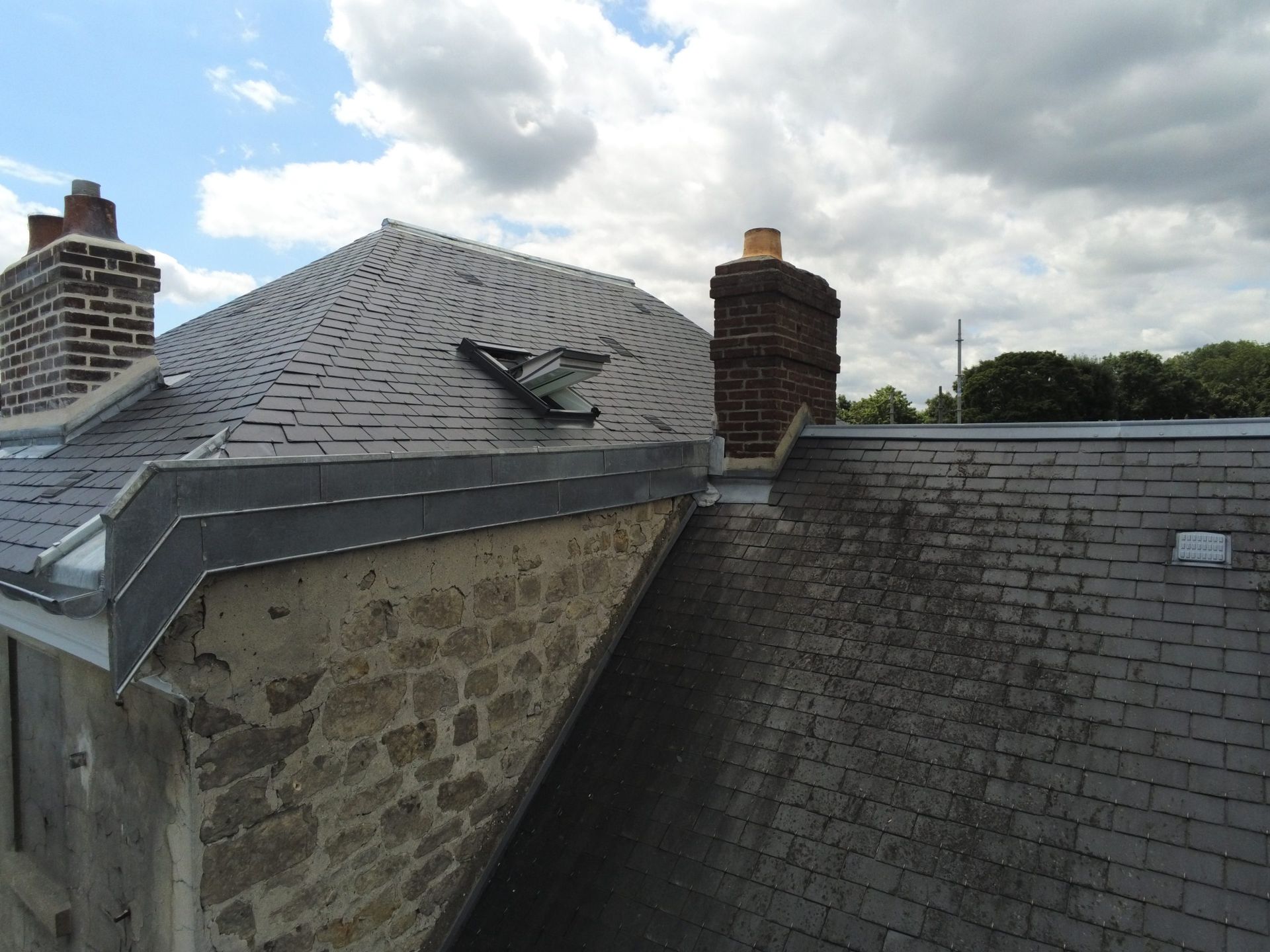 Jonction entre deux toits rénovés