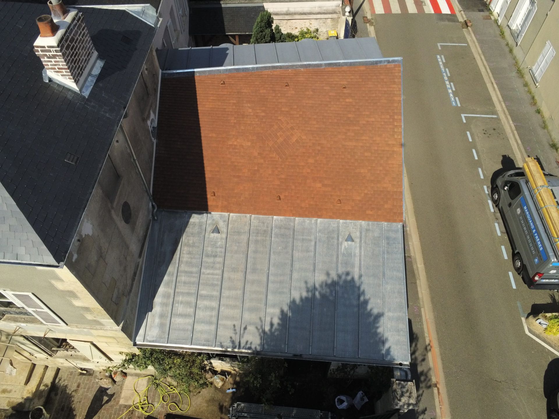 Toiture en tuiles plates