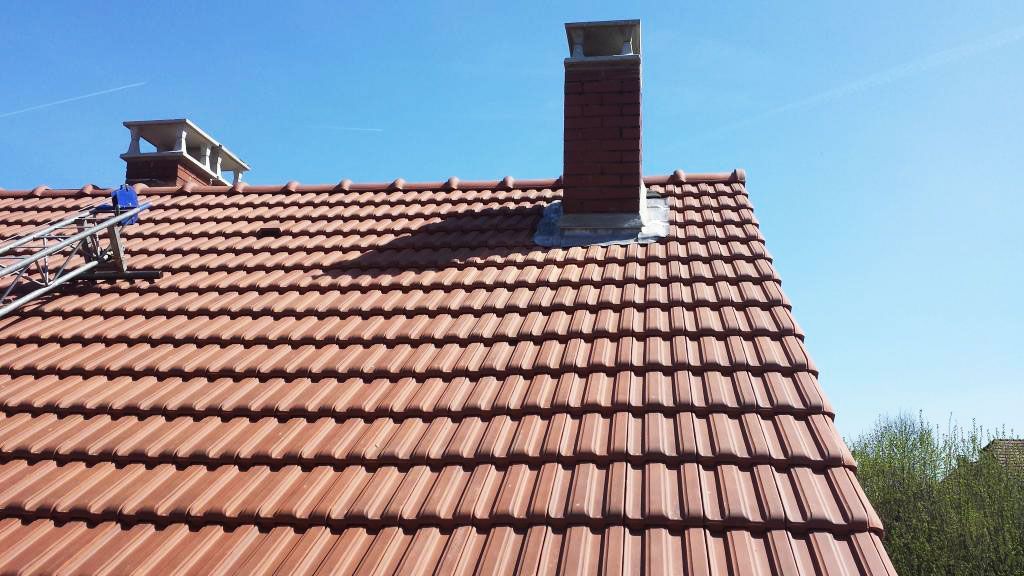Belles tuiles nettoyées par un couvreur