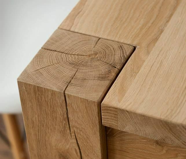 Photo coin de table en bois massif