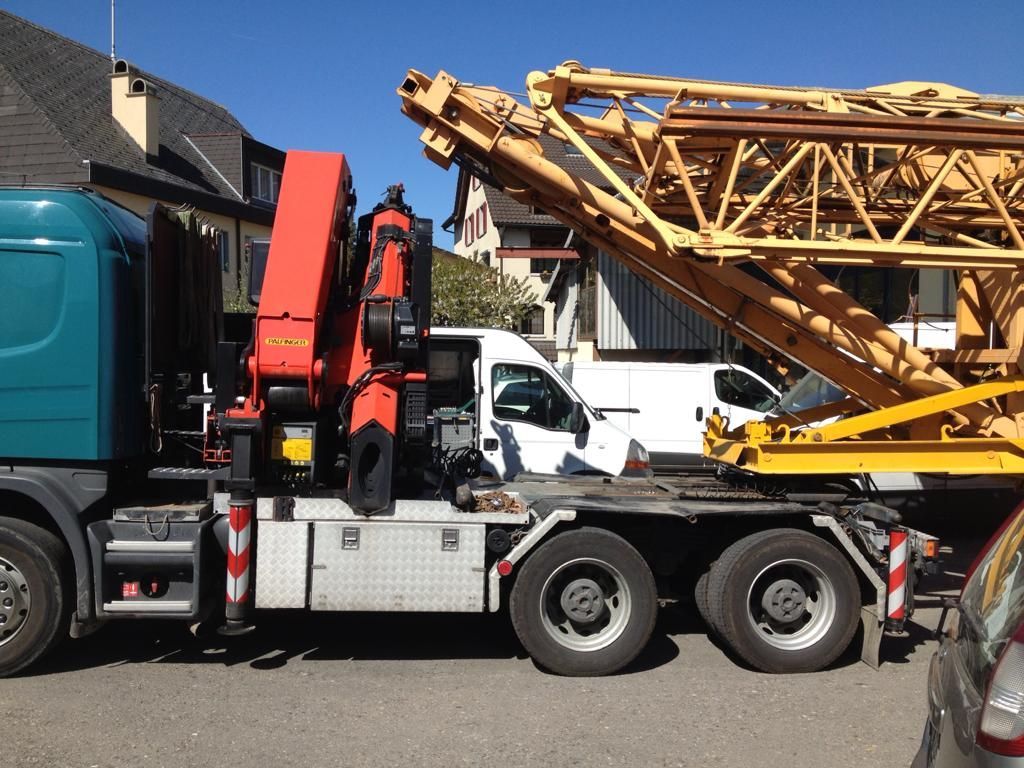 Hebebühne - Huber Max Montagen/Mechanik in Schindellegi
