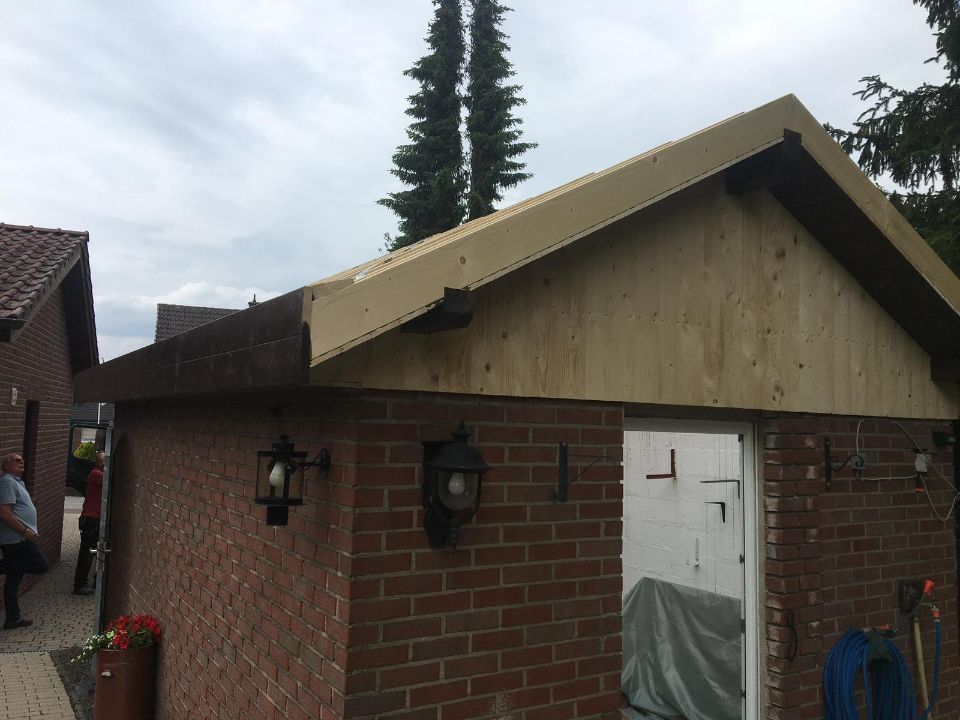 Dachausbau aus Holz auf Schuppen von der Firma der Schotten Klaus