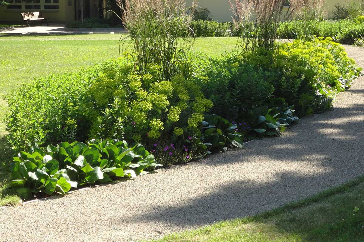 Außenanlagen der Evangelischen Paul-Schneider-Kirchengemeinde, Belßstraße 88 in Berlin-Lankwitz