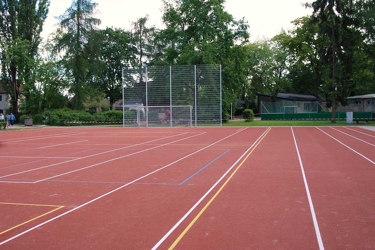 Sanierung Schulsportanlage Hoffmann-von-Fallersleben-Grundschule in Berlin 