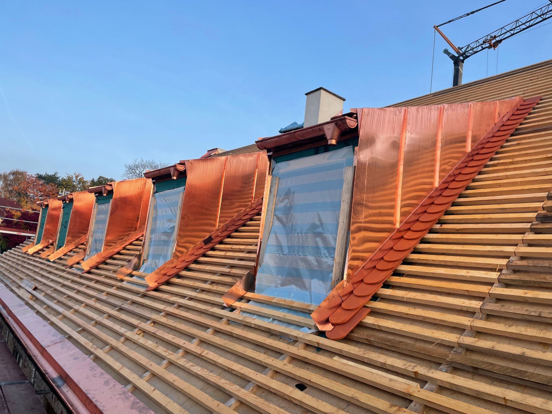 Kupferverkleidung am Dach – hochwertige Blechbearbeitung.