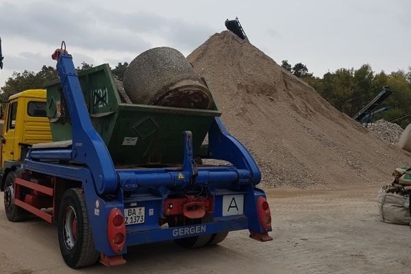 Fahrzeug der Firma Andreas Zimmermann Transporte