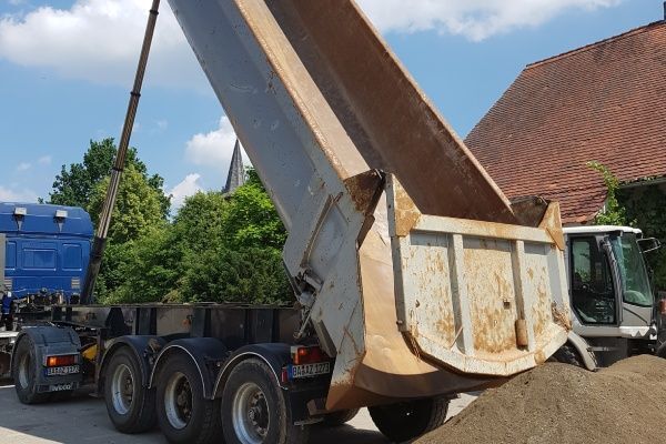 Fahrzeug der Firma Andreas Zimmermann Transporte