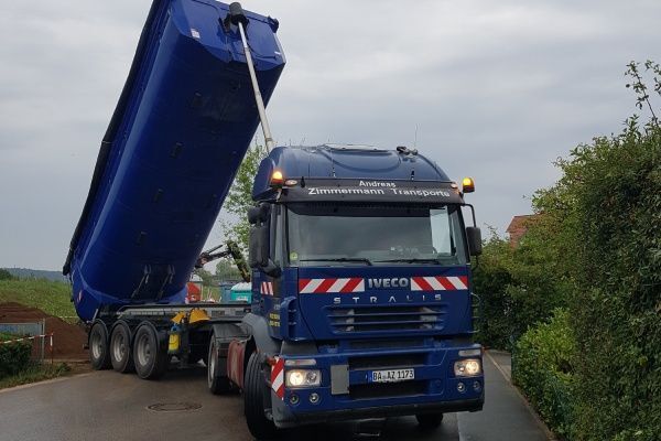 Fahrzeug der Firma Andreas Zimmermann Transporte