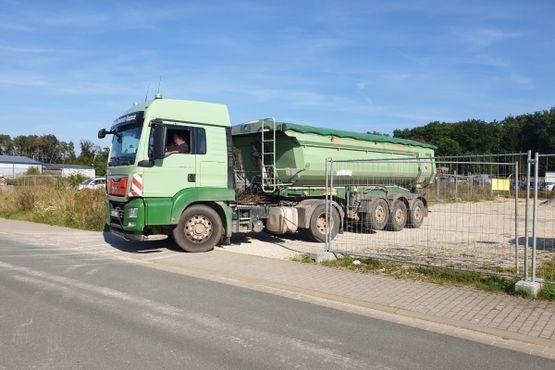 Fahrzeug zum Transport von Schüttgüttern, Andreas Zimmermann Transporte